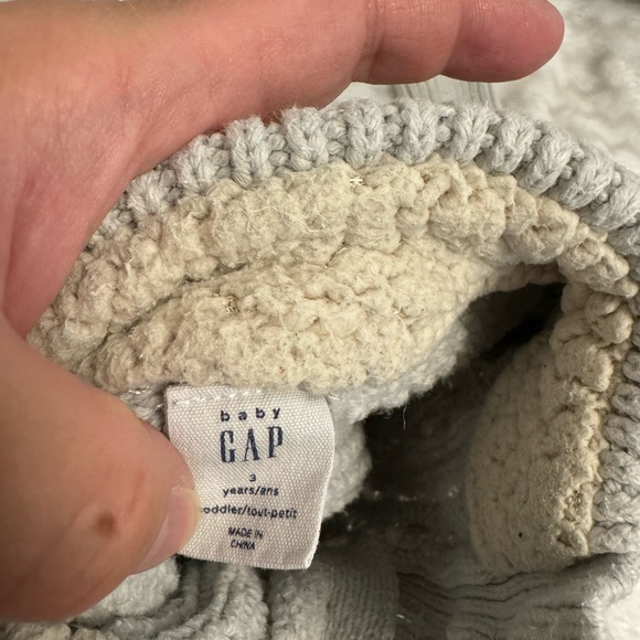 #29 Sweater - Picture 3 of 3